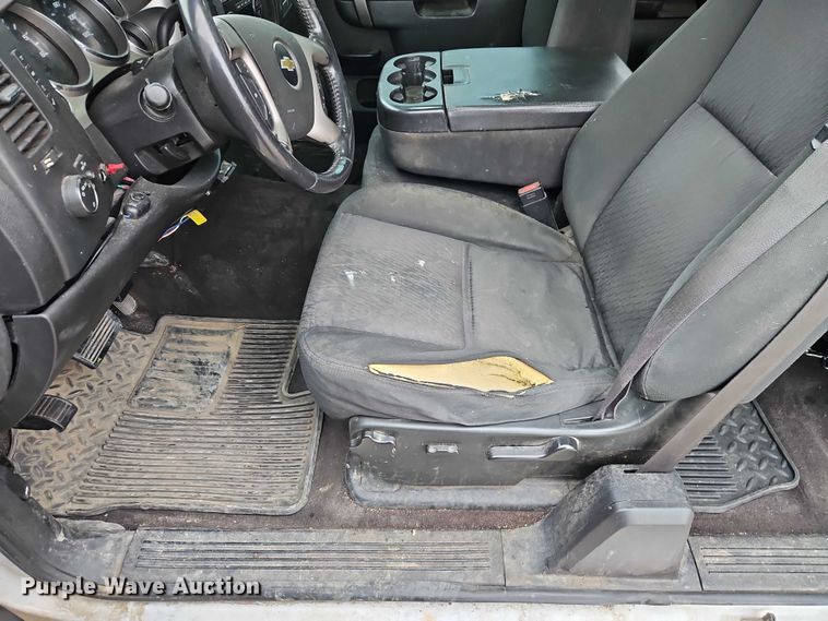 image for item EO4932 2011 Chevrolet Silverado 1500 Ext. Cab pickup truck