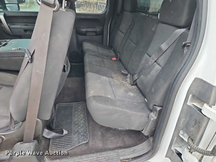 image for item EO4932 2011 Chevrolet Silverado 1500 Ext. Cab pickup truck