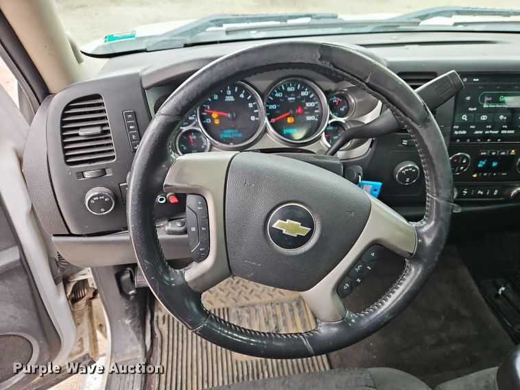 image for item EO4932 2011 Chevrolet Silverado 1500 Ext. Cab pickup truck