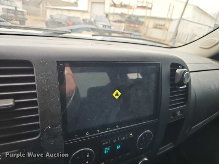 image for item EO4932 2011 Chevrolet Silverado 1500 Ext. Cab pickup truck