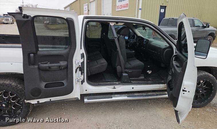 image for item EO4932 2011 Chevrolet Silverado 1500 Ext. Cab pickup truck