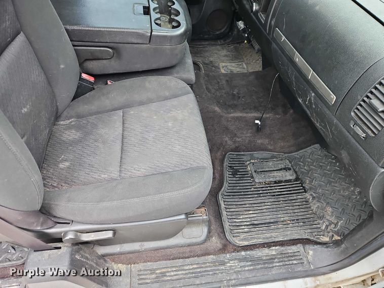 image for item EO4932 2011 Chevrolet Silverado 1500 Ext. Cab pickup truck