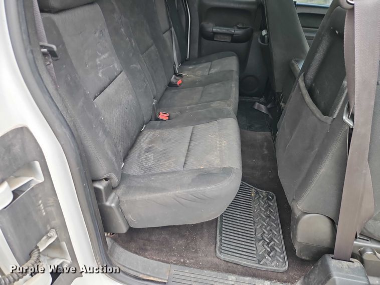 image for item EO4932 2011 Chevrolet Silverado 1500 Ext. Cab pickup truck