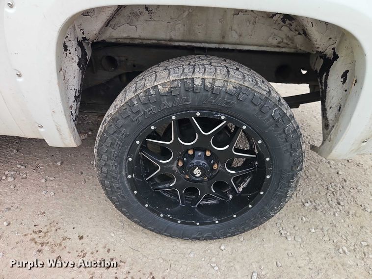 image for item EO4932 2011 Chevrolet Silverado 1500 Ext. Cab pickup truck