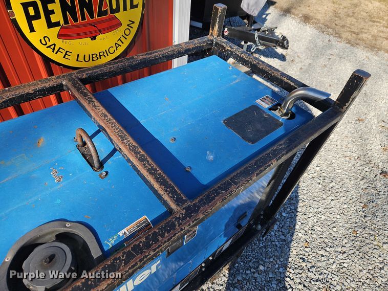 image for item EO4935 Miller Big Blue 400 Pro welder/generator