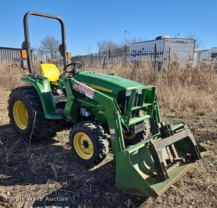 image for item EO4937 John Deere 3038E MFWD tractor