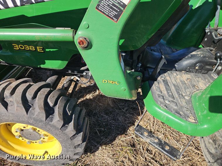 image for item EO4937 John Deere 3038E MFWD tractor