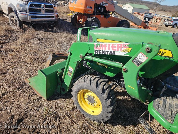 image for item EO4937 John Deere 3038E MFWD tractor