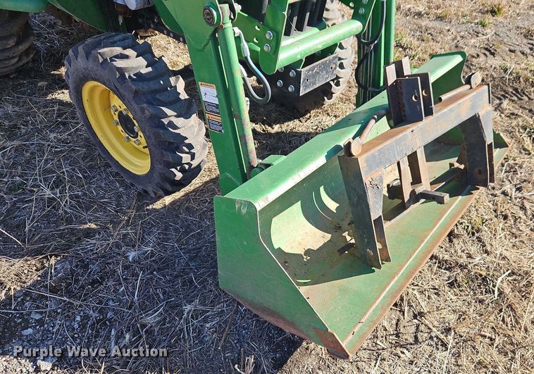 image for item EO4937 John Deere 3038E MFWD tractor