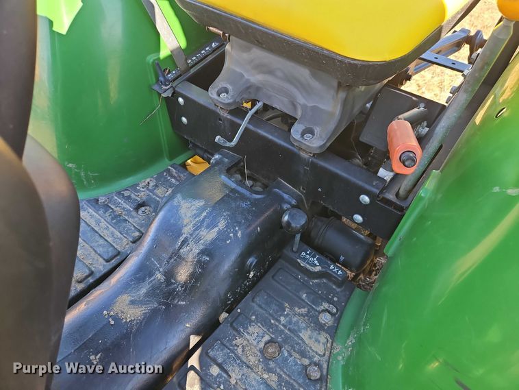 image for item EO4937 John Deere 3038E MFWD tractor