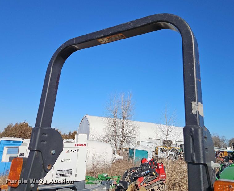 image for item EO4937 John Deere 3038E MFWD tractor