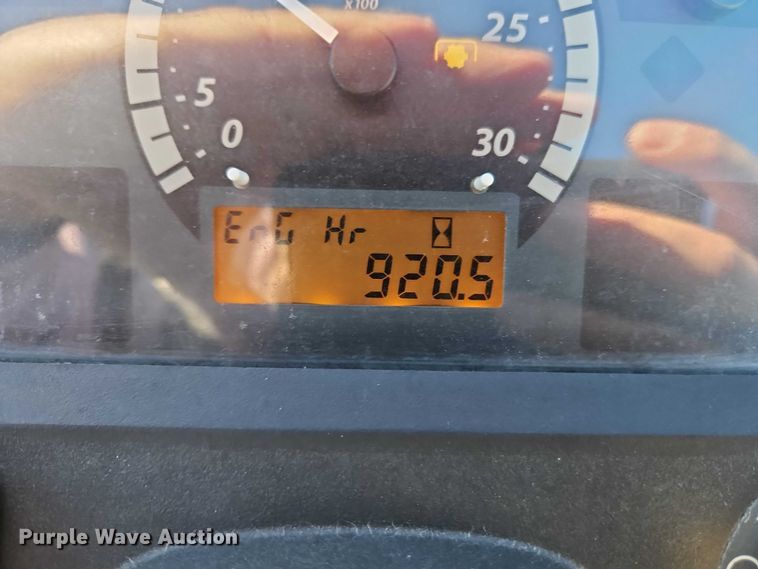 image for item EO4937 John Deere 3038E MFWD tractor