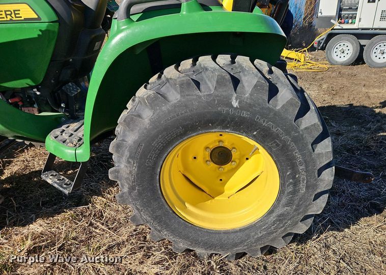 image for item EO4937 John Deere 3038E MFWD tractor