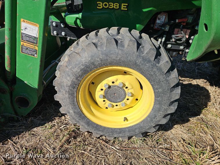 image for item EO4937 John Deere 3038E MFWD tractor