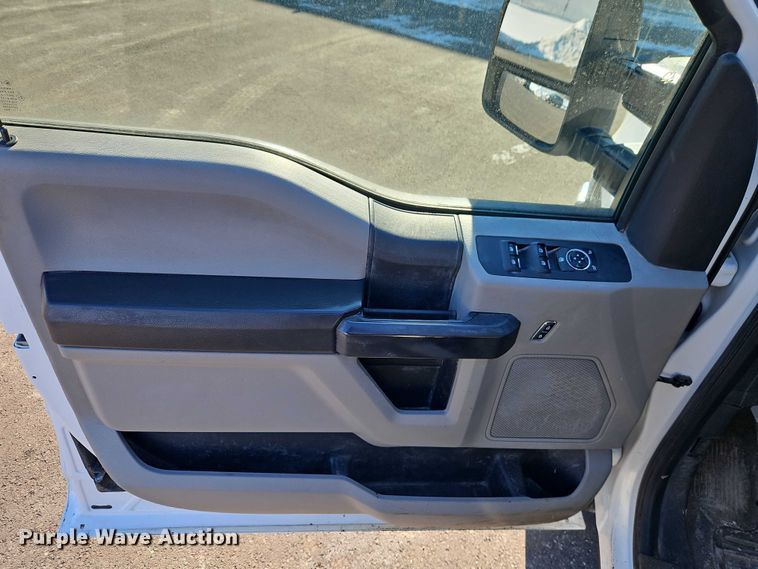 image for item EO4959 2017 Ford F250 Super Duty Ext. Cab pickup truck