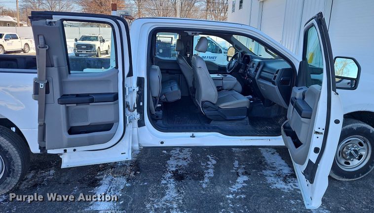 image for item EO4959 2017 Ford F250 Super Duty Ext. Cab pickup truck