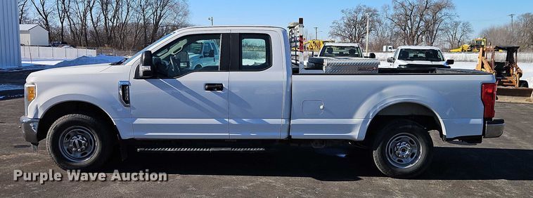 image for item EO4960 2017 Ford F250 Super Duty Ext. Cab pickup truck