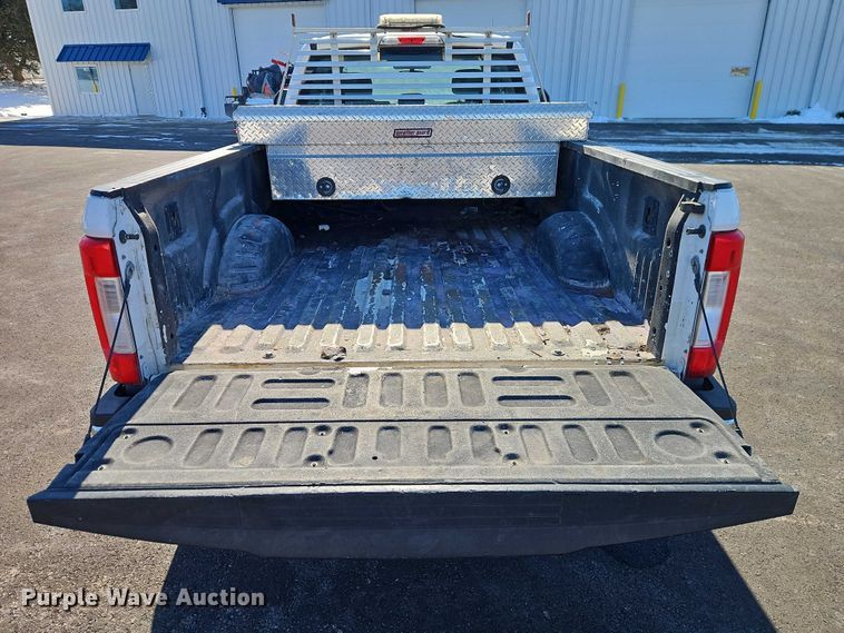 image for item EO4960 2017 Ford F250 Super Duty Ext. Cab pickup truck