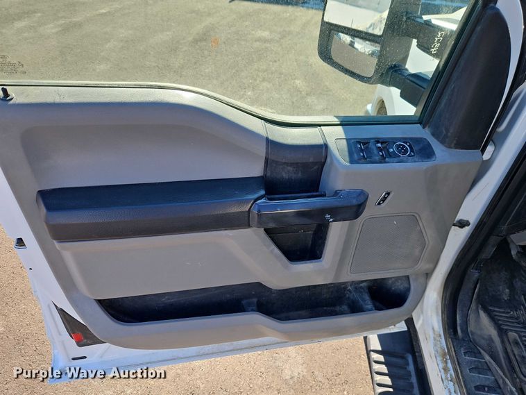 image for item EO4960 2017 Ford F250 Super Duty Ext. Cab pickup truck