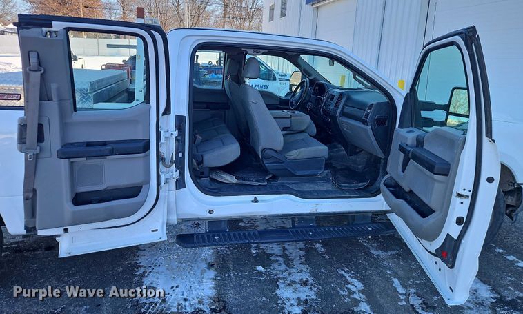 image for item EO4960 2017 Ford F250 Super Duty Ext. Cab pickup truck