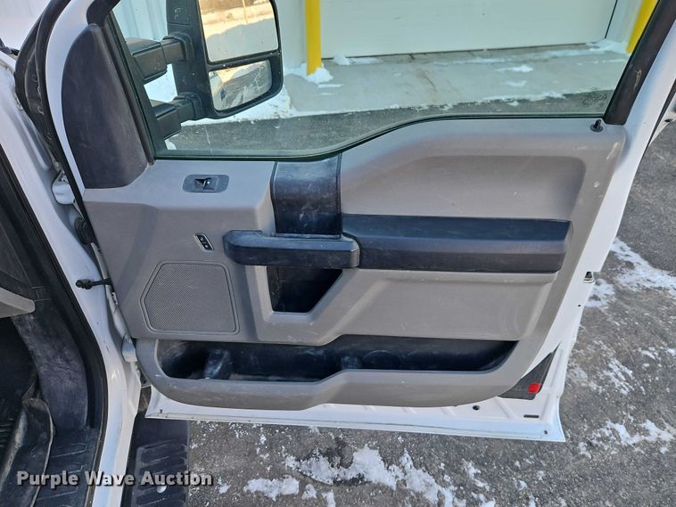 image for item EO4960 2017 Ford F250 Super Duty Ext. Cab pickup truck