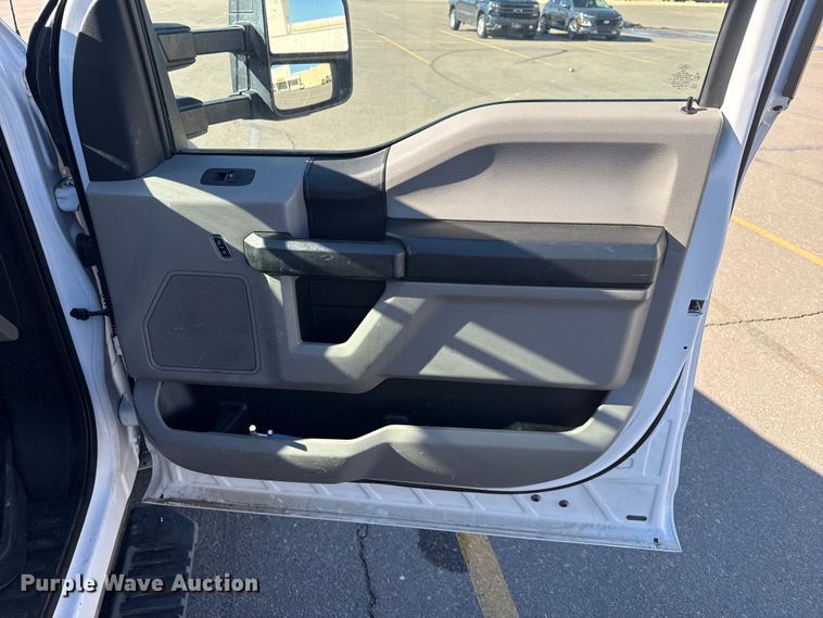 image for item EP2839 2018 Ford F550 Super Duty XL flatbed truck