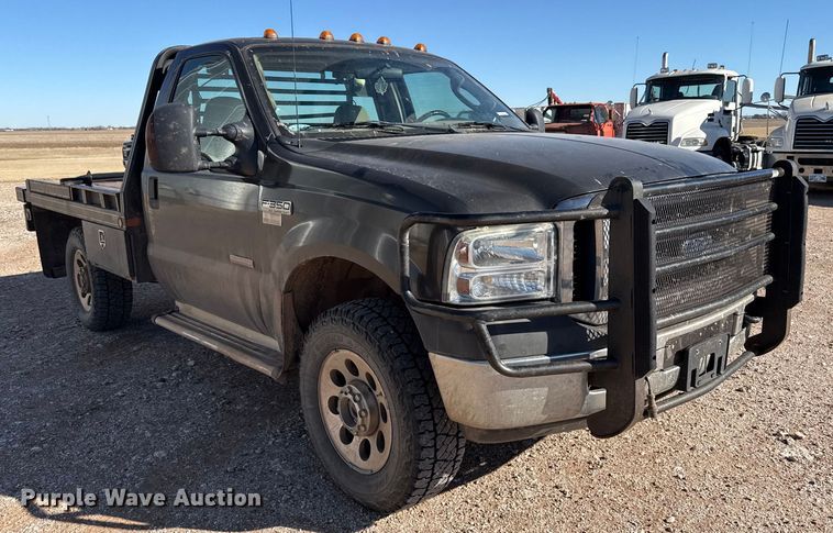 image for item EP2841 2006 Ford F350 Super Duty bale bed pickup truck