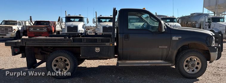 image for item EP2841 2006 Ford F350 Super Duty bale bed pickup truck