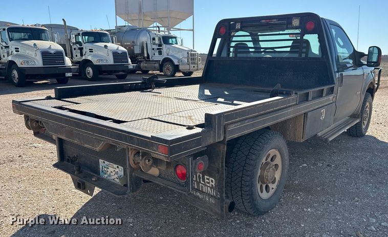 image for item EP2841 2006 Ford F350 Super Duty bale bed pickup truck