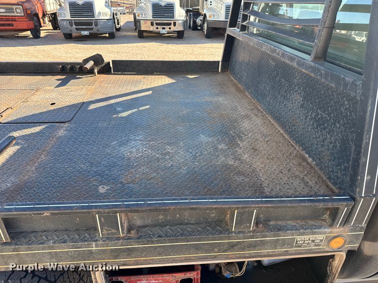 image for item EP2841 2006 Ford F350 Super Duty bale bed pickup truck