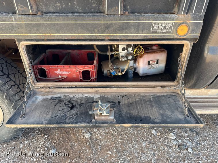 image for item EP2841 2006 Ford F350 Super Duty bale bed pickup truck