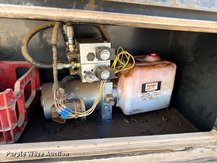 image for item EP2841 2006 Ford F350 Super Duty bale bed pickup truck