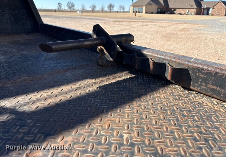 image for item EP2841 2006 Ford F350 Super Duty bale bed pickup truck