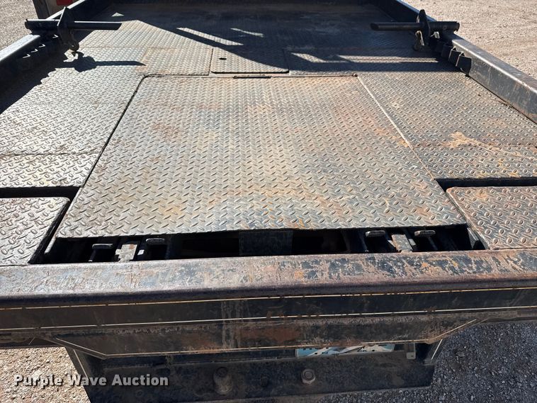 image for item EP2841 2006 Ford F350 Super Duty bale bed pickup truck