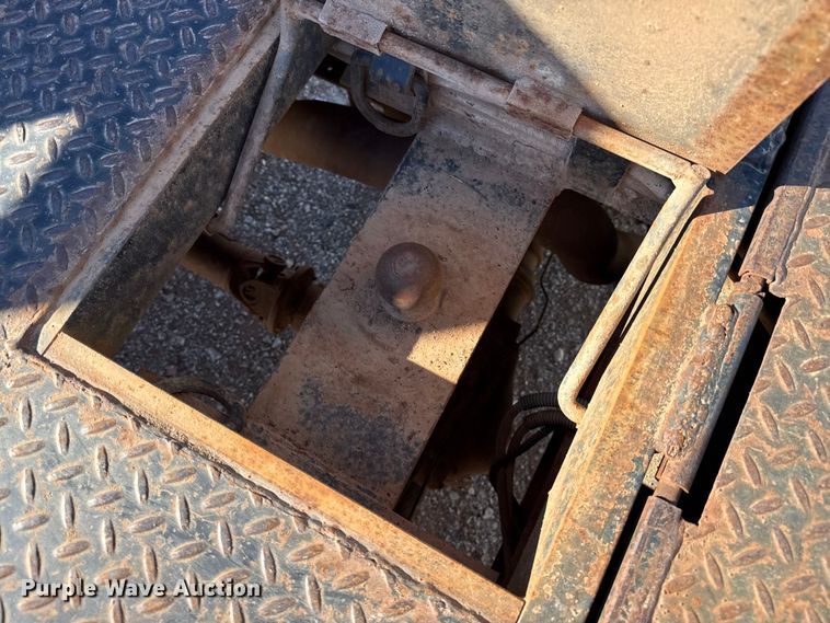 image for item EP2841 2006 Ford F350 Super Duty bale bed pickup truck