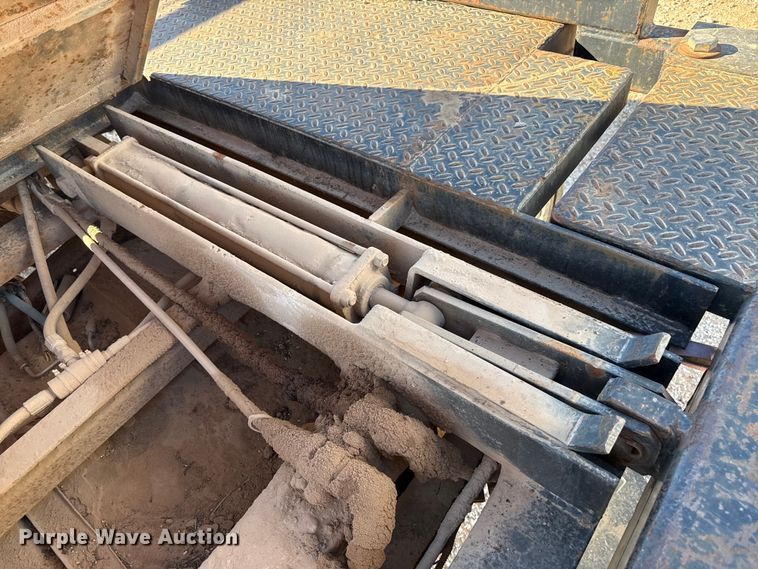 image for item EP2841 2006 Ford F350 Super Duty bale bed pickup truck