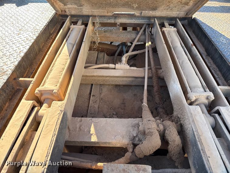 image for item EP2841 2006 Ford F350 Super Duty bale bed pickup truck