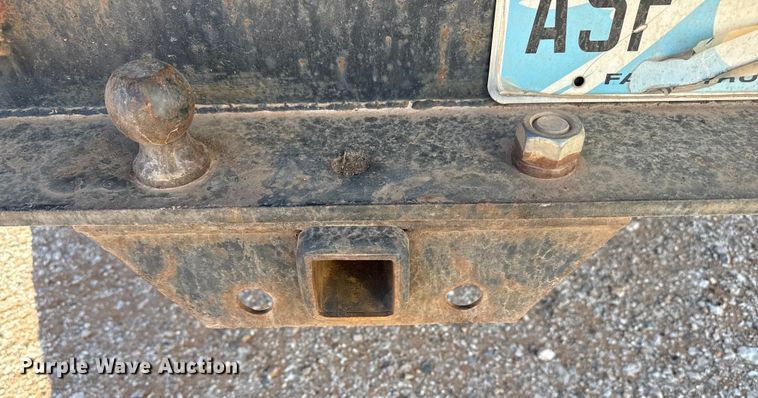 image for item EP2841 2006 Ford F350 Super Duty bale bed pickup truck