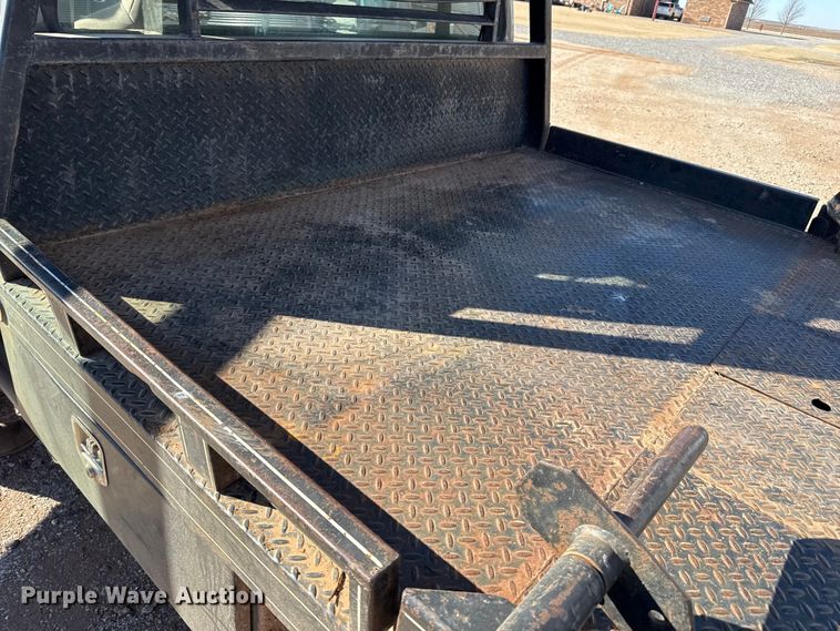 image for item EP2841 2006 Ford F350 Super Duty bale bed pickup truck