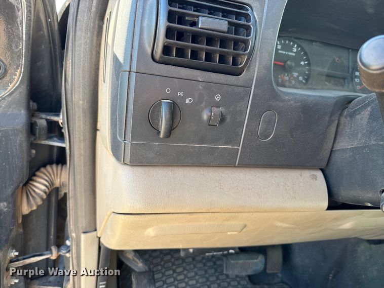 image for item EP2841 2006 Ford F350 Super Duty bale bed pickup truck