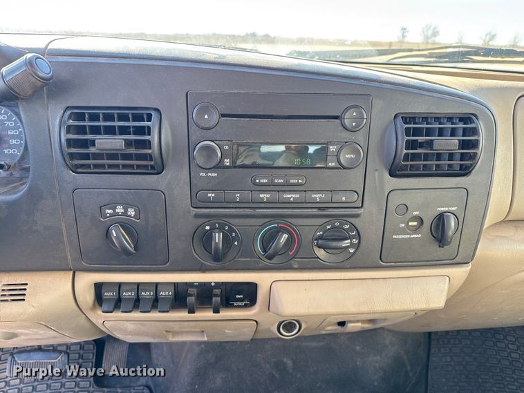 image for item EP2841 2006 Ford F350 Super Duty bale bed pickup truck