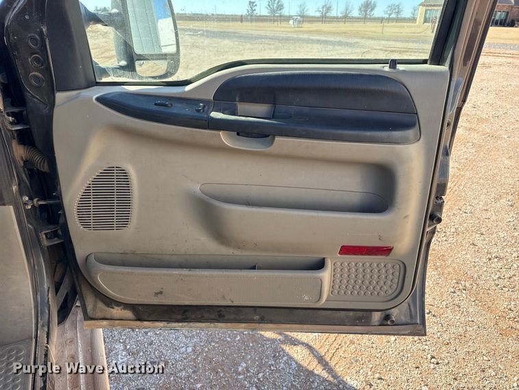 image for item EP2841 2006 Ford F350 Super Duty bale bed pickup truck