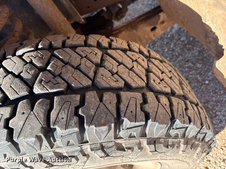 image for item EP2841 2006 Ford F350 Super Duty bale bed pickup truck