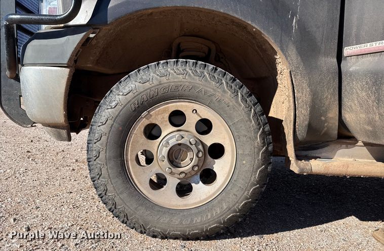 image for item EP2841 2006 Ford F350 Super Duty bale bed pickup truck