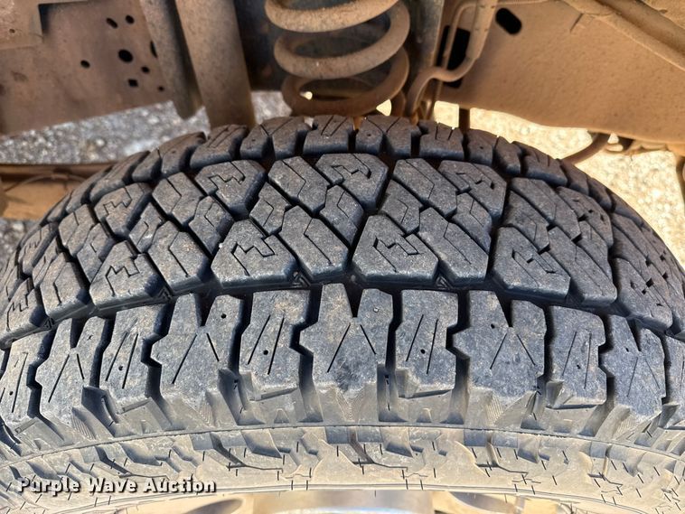 image for item EP2841 2006 Ford F350 Super Duty bale bed pickup truck