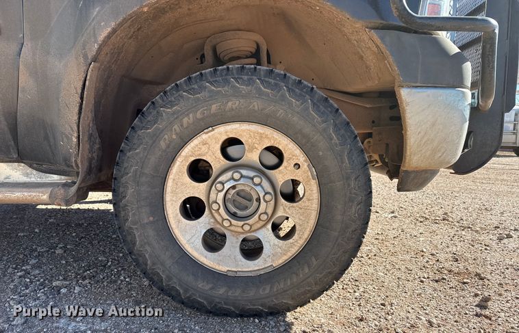 image for item EP2841 2006 Ford F350 Super Duty bale bed pickup truck