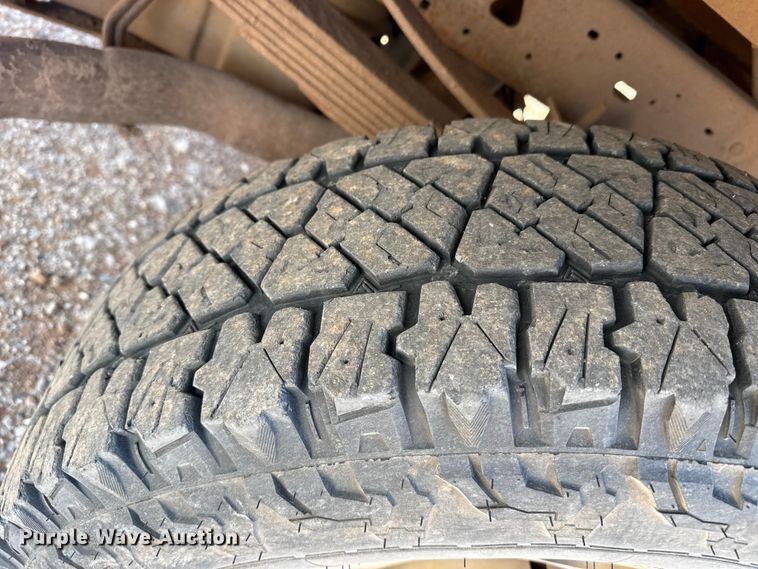 image for item EP2841 2006 Ford F350 Super Duty bale bed pickup truck