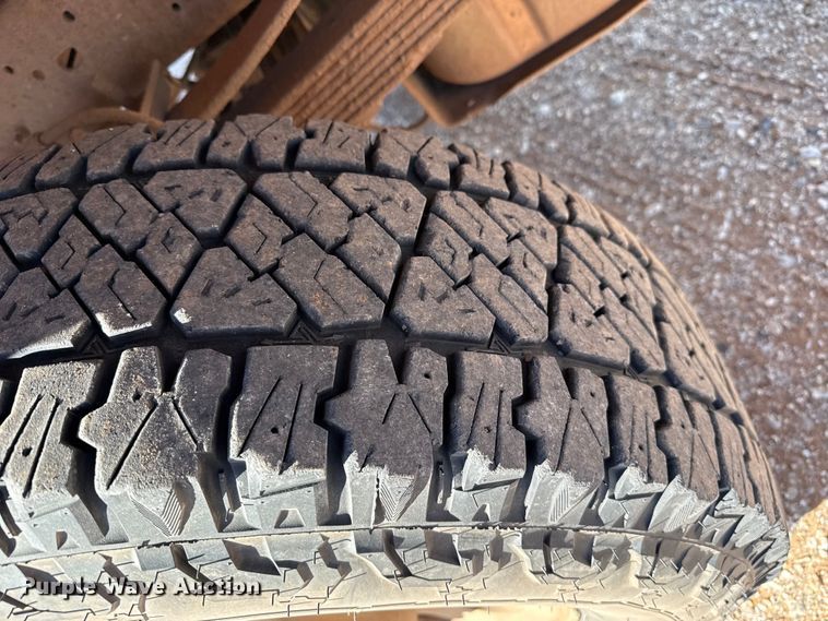 image for item EP2841 2006 Ford F350 Super Duty bale bed pickup truck