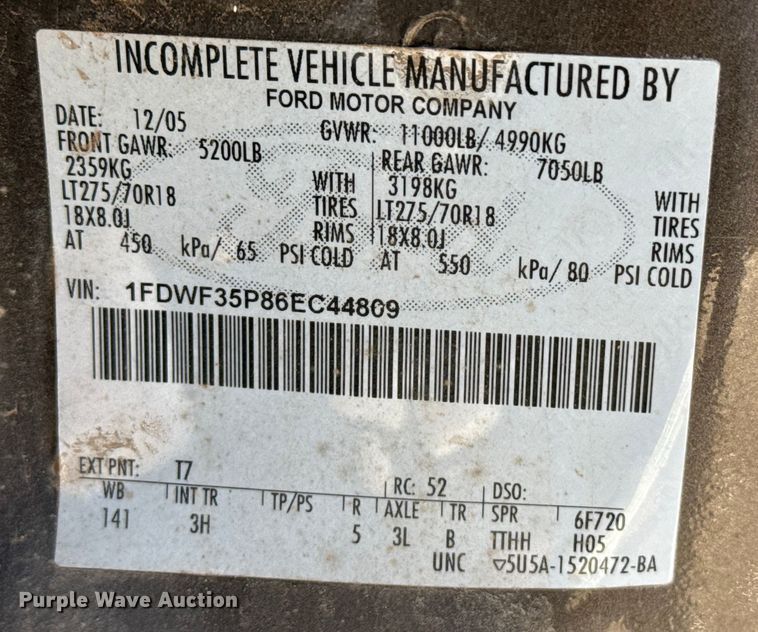 image for item EP2841 2006 Ford F350 Super Duty bale bed pickup truck