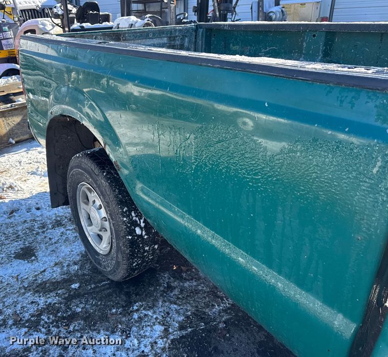 image for item ER0399 2002 Ford F350 Super Duty pickup truck